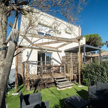 Villa In With Garden